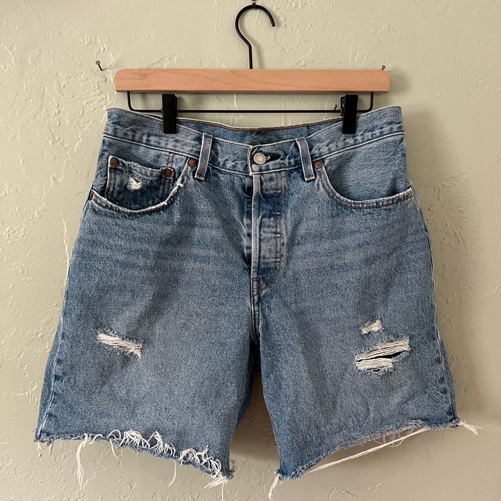 Levi’s 501 90’s Women’s Shorts Light Wash Size 30.
